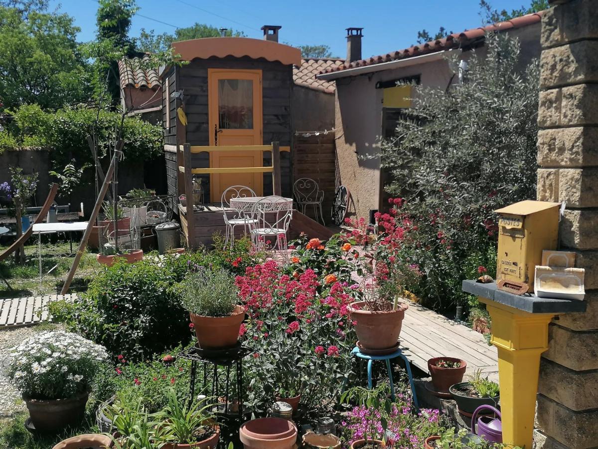 La Fee Viviane Et Michel L'Enchanteur Robion en Luberon Экстерьер фото
