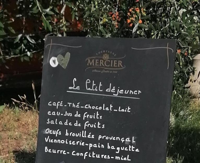 La Fee Viviane Et Michel L'Enchanteur Robion en Luberon Экстерьер фото